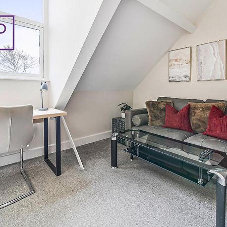 Newly Refurbished Everest Lodge Serviced Apartments For Contractors & Families, Free Wifi & Netflix By Redwood Stays Farnborough  Dış mekan fotoğraf