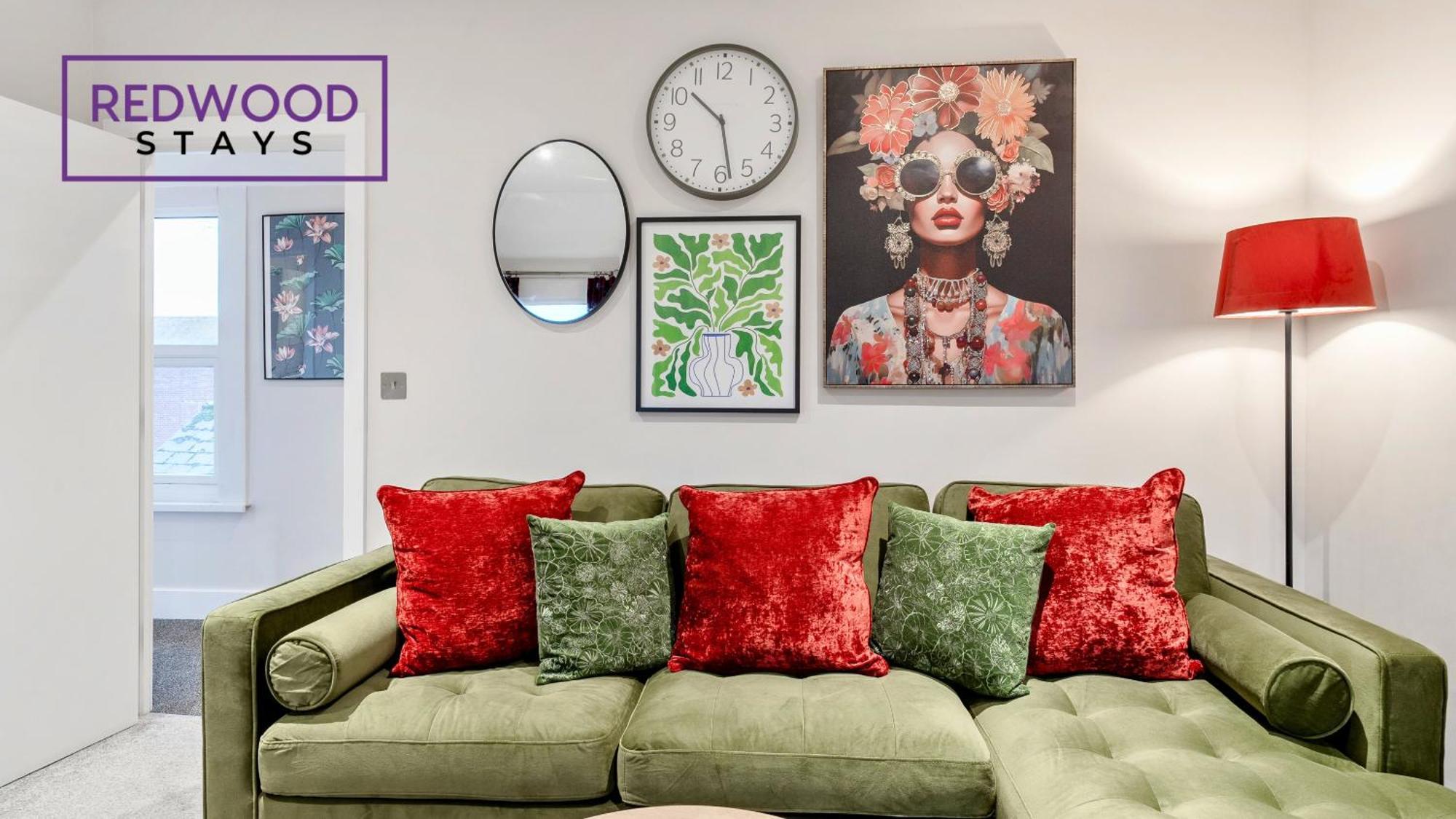 Newly Refurbished Everest Lodge Serviced Apartments For Contractors & Families, Free Wifi & Netflix By Redwood Stays Farnborough  Dış mekan fotoğraf