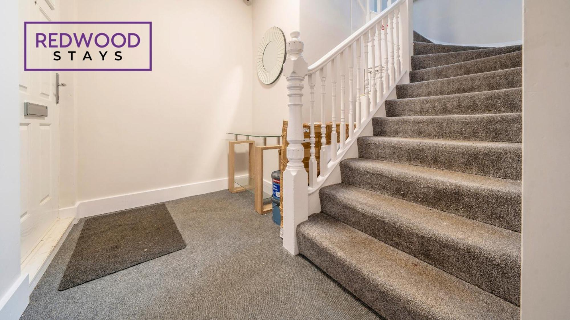 Newly Refurbished Everest Lodge Serviced Apartments For Contractors & Families, Free Wifi & Netflix By Redwood Stays Farnborough  Dış mekan fotoğraf