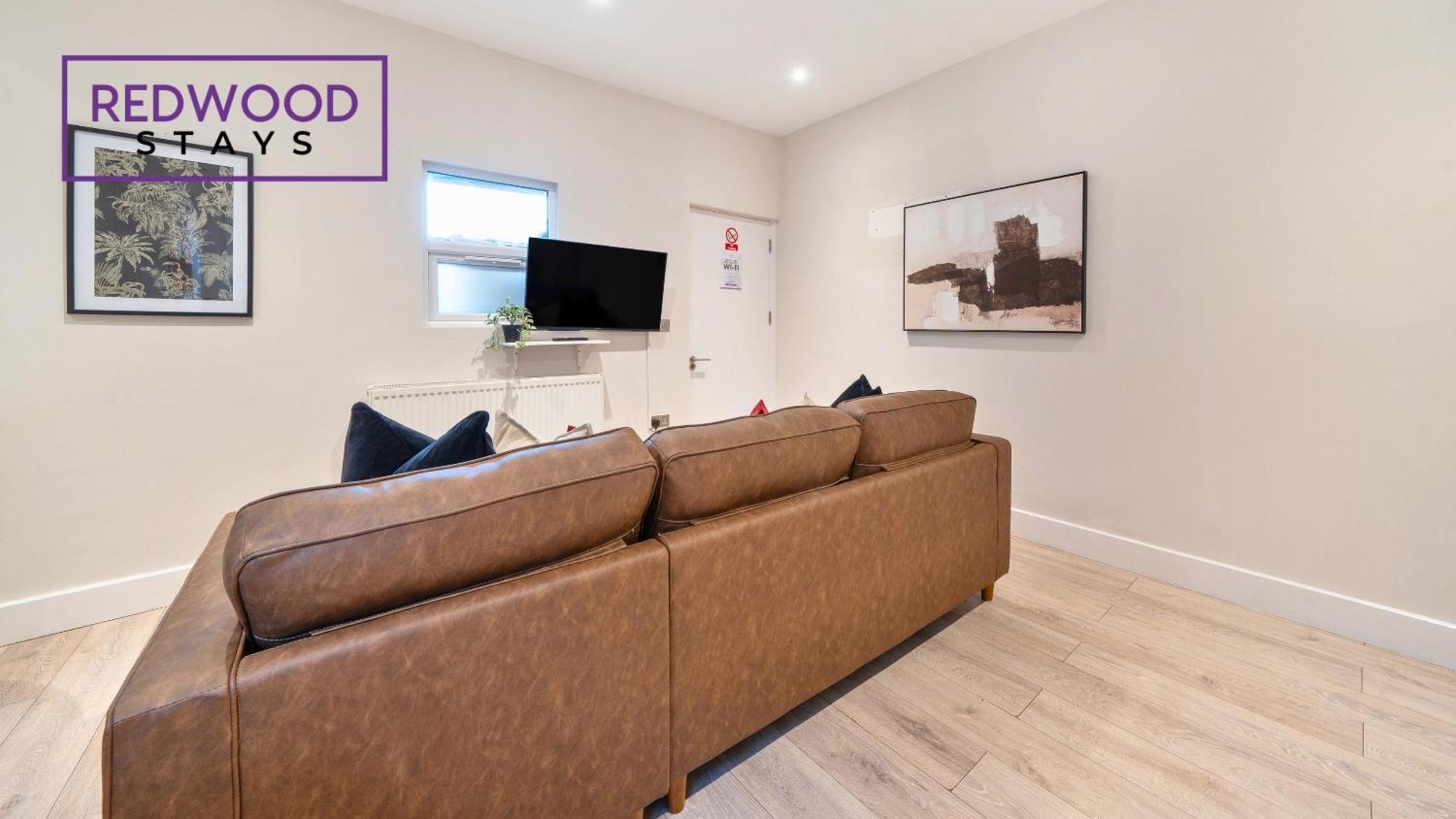 Newly Refurbished Everest Lodge Serviced Apartments For Contractors & Families, Free Wifi & Netflix By Redwood Stays Farnborough  Dış mekan fotoğraf