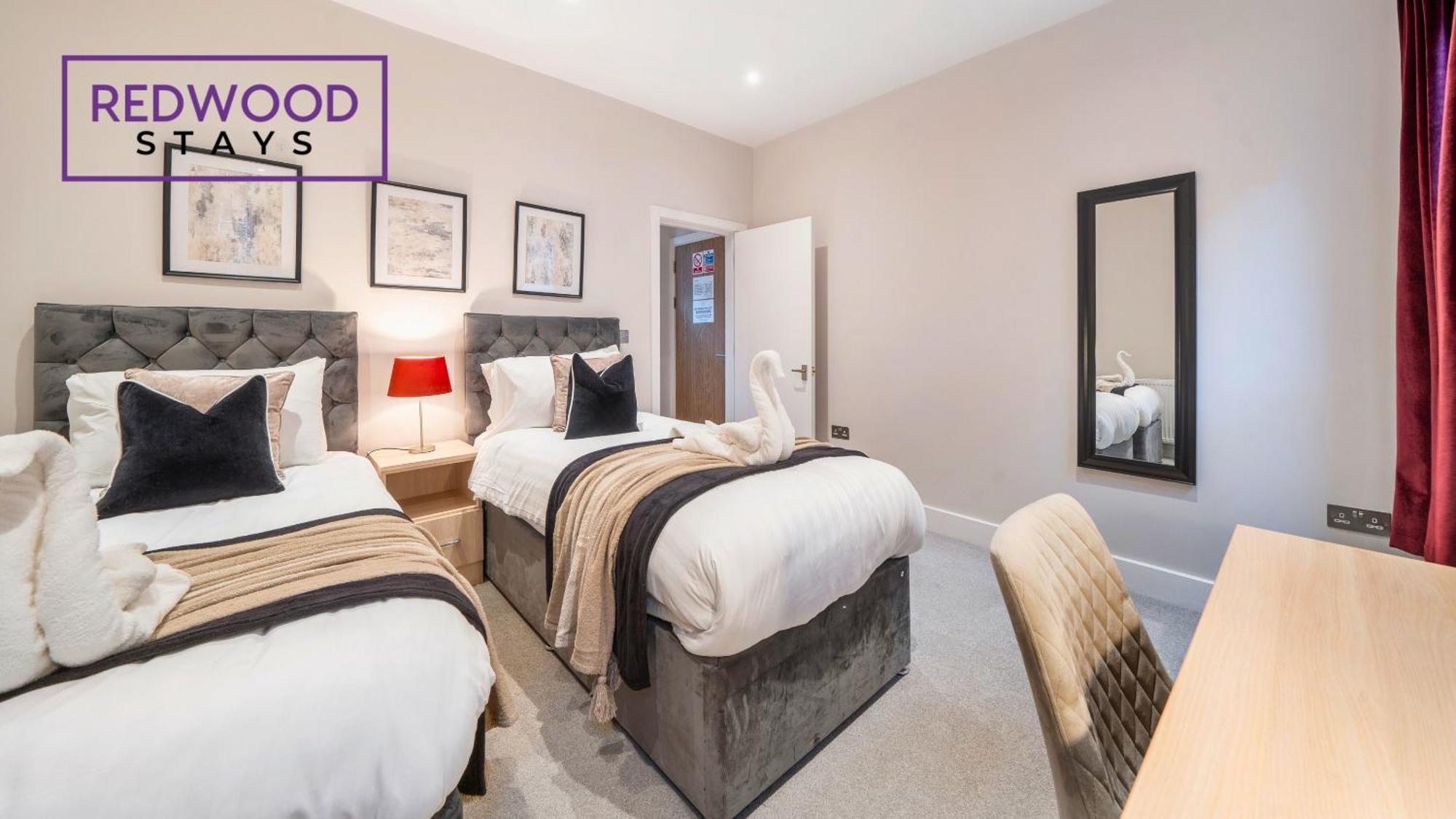 Newly Refurbished Everest Lodge Serviced Apartments For Contractors & Families, Free Wifi & Netflix By Redwood Stays Farnborough  Dış mekan fotoğraf