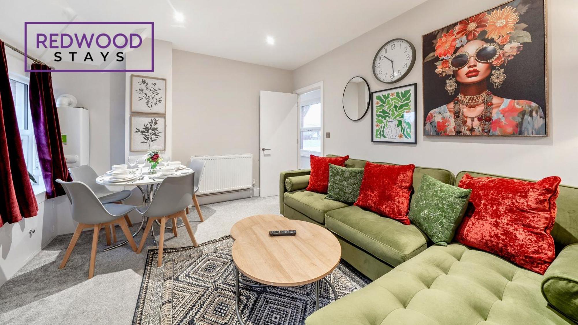 Newly Refurbished Everest Lodge Serviced Apartments For Contractors & Families, Free Wifi & Netflix By Redwood Stays Farnborough  Dış mekan fotoğraf