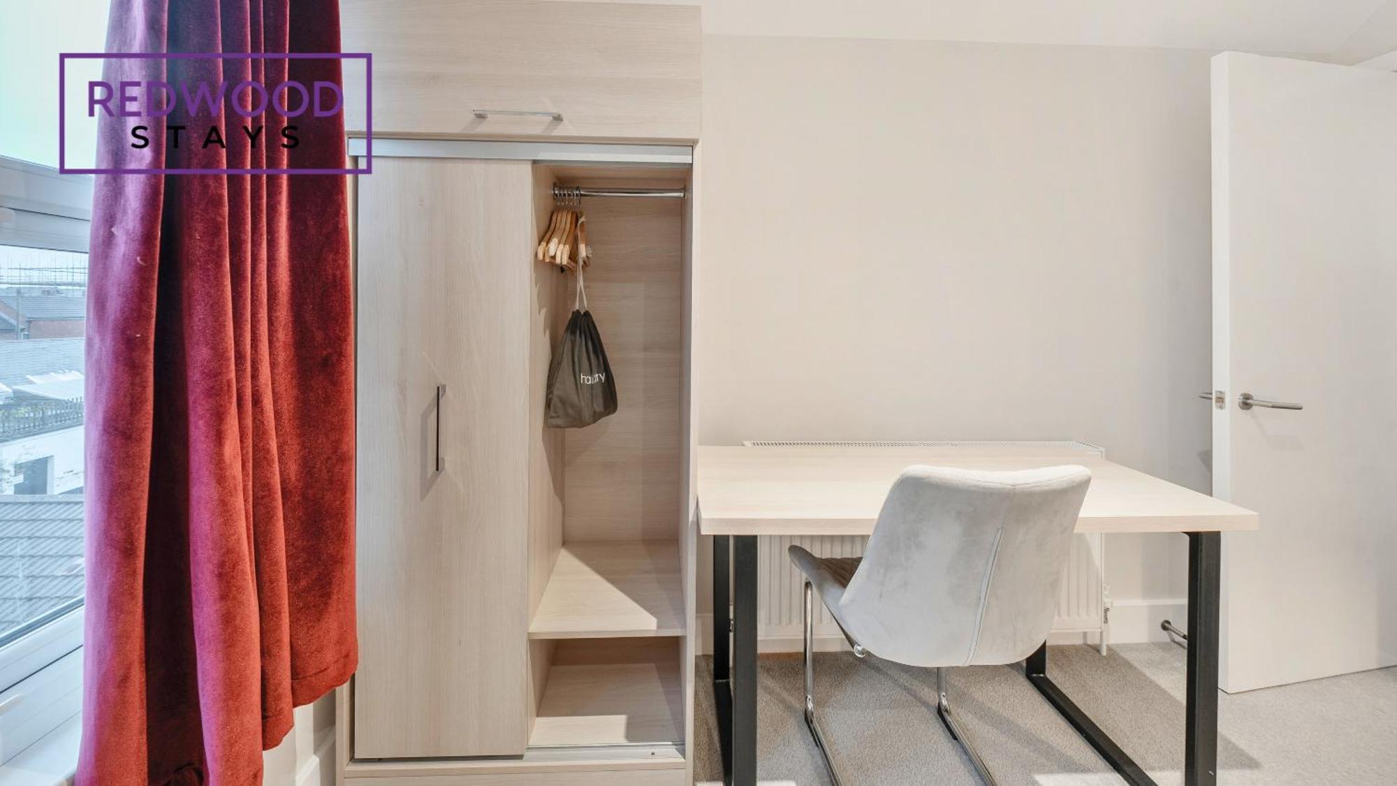 Newly Refurbished Everest Lodge Serviced Apartments For Contractors & Families, Free Wifi & Netflix By Redwood Stays Farnborough  Dış mekan fotoğraf