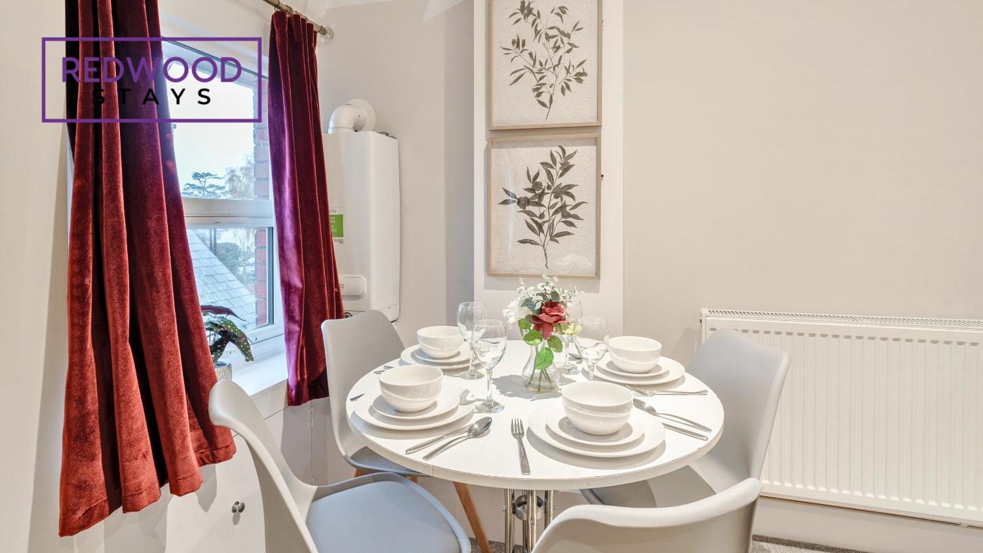 Newly Refurbished Everest Lodge Serviced Apartments For Contractors & Families, Free Wifi & Netflix By Redwood Stays Farnborough  Dış mekan fotoğraf