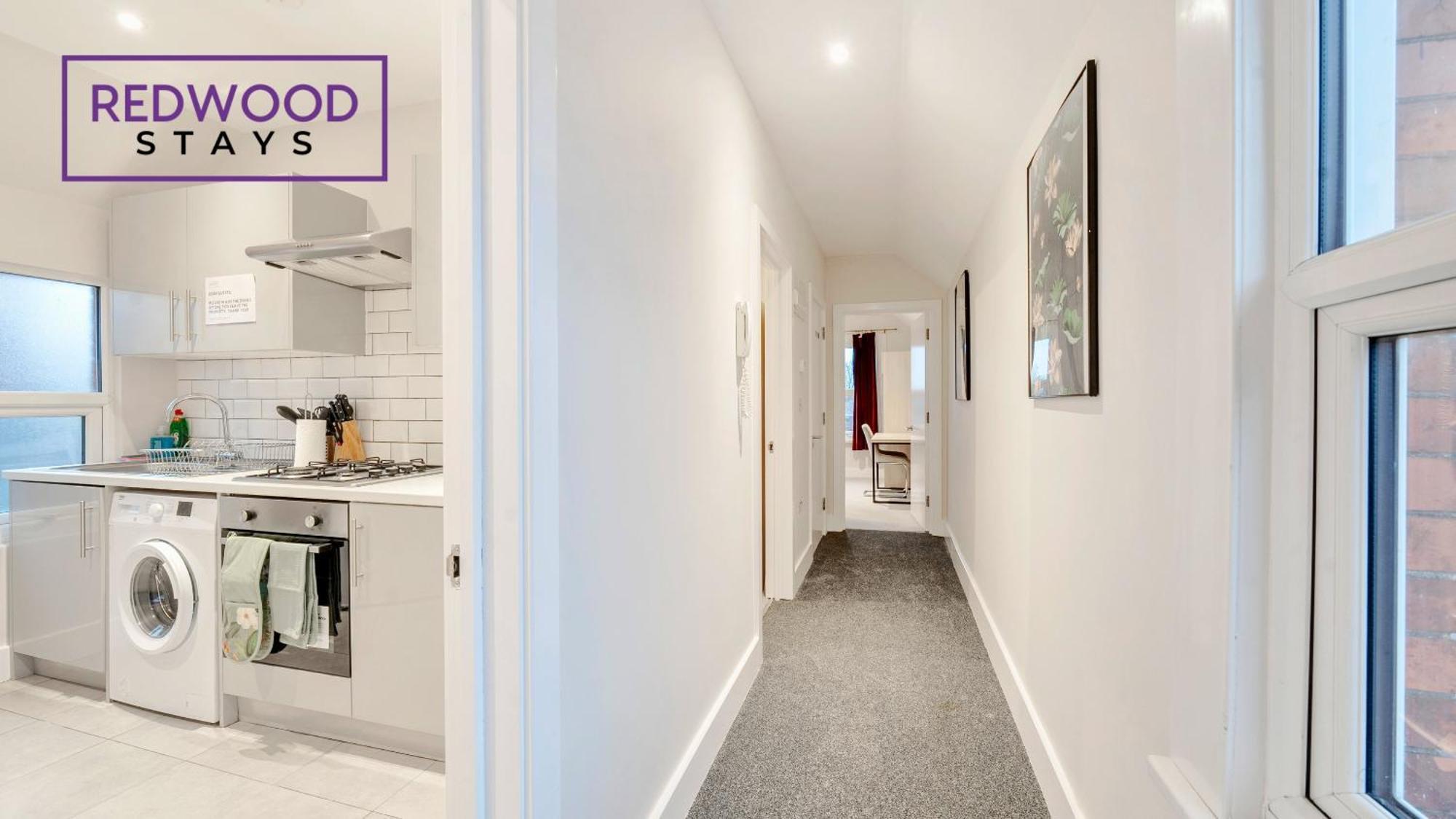 Newly Refurbished Everest Lodge Serviced Apartments For Contractors & Families, Free Wifi & Netflix By Redwood Stays Farnborough  Dış mekan fotoğraf