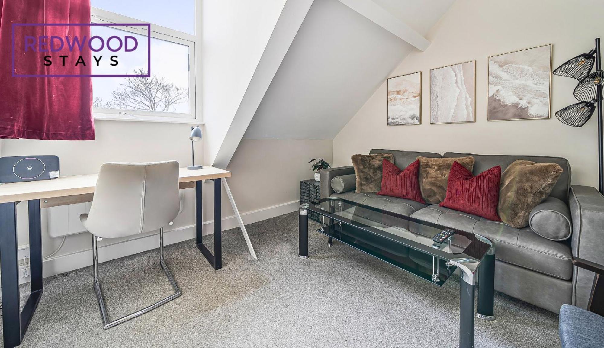Newly Refurbished Everest Lodge Serviced Apartments For Contractors & Families, Free Wifi & Netflix By Redwood Stays Farnborough  Dış mekan fotoğraf