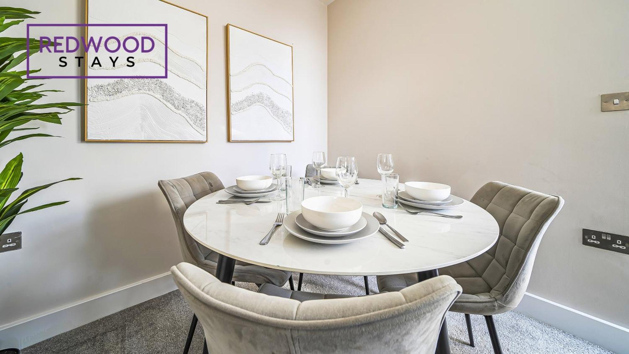 Newly Refurbished Everest Lodge Serviced Apartments For Contractors & Families, Free Wifi & Netflix By Redwood Stays Farnborough  Dış mekan fotoğraf