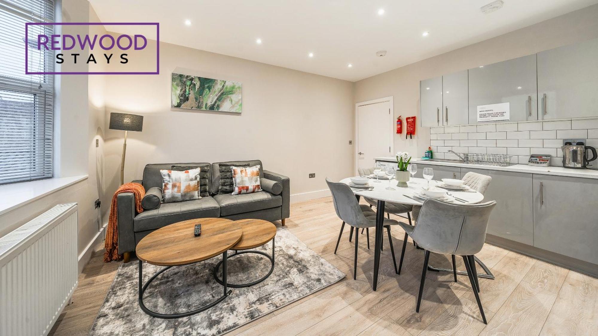 Newly Refurbished Everest Lodge Serviced Apartments For Contractors & Families, Free Wifi & Netflix By Redwood Stays Farnborough  Dış mekan fotoğraf