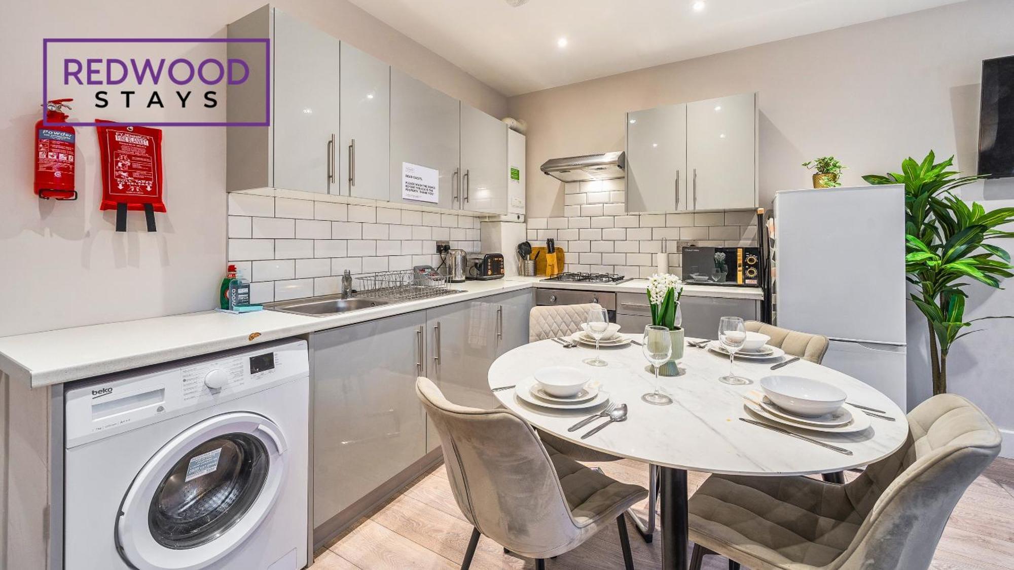 Newly Refurbished Everest Lodge Serviced Apartments For Contractors & Families, Free Wifi & Netflix By Redwood Stays Farnborough  Dış mekan fotoğraf