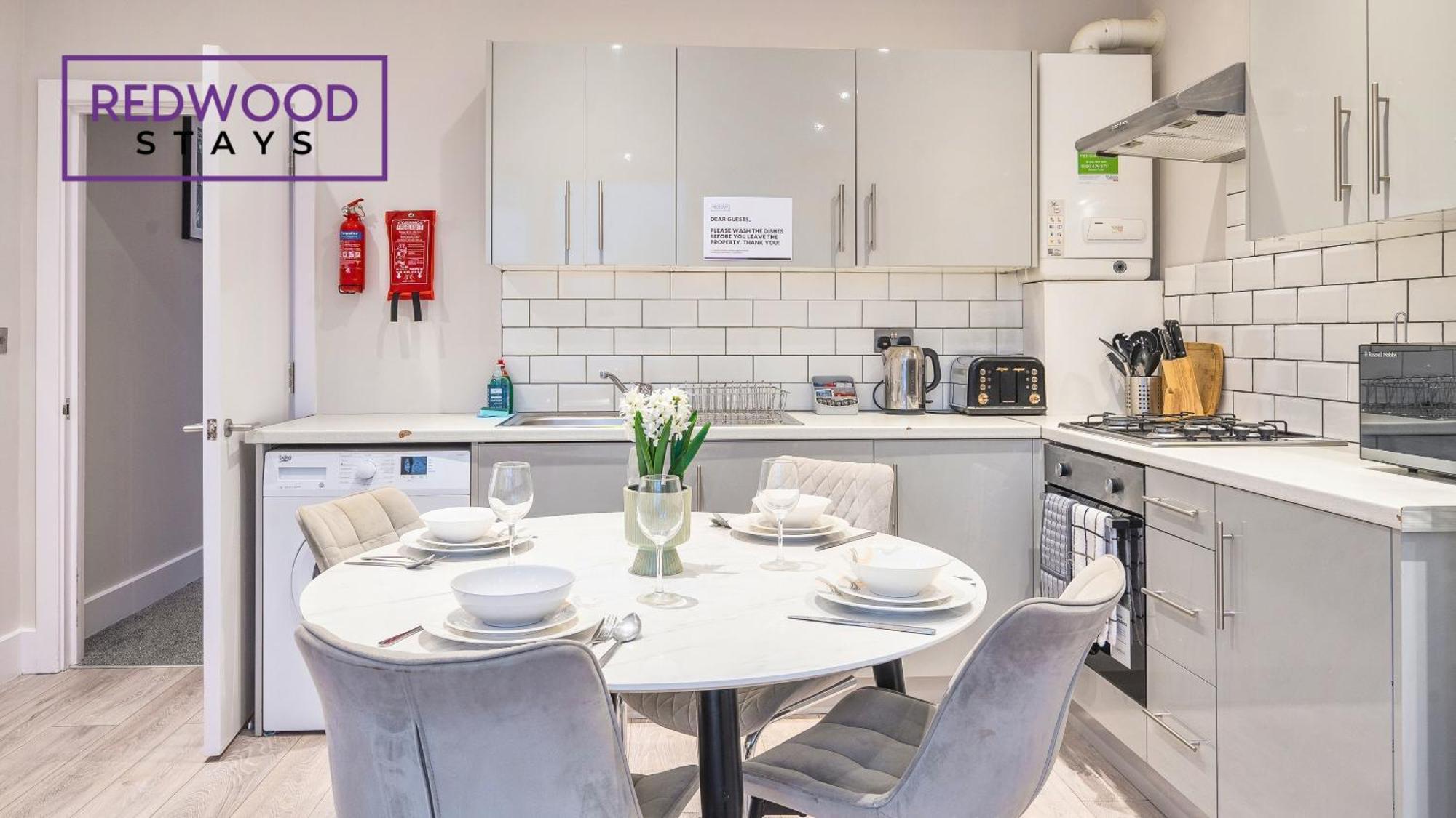 Newly Refurbished Everest Lodge Serviced Apartments For Contractors & Families, Free Wifi & Netflix By Redwood Stays Farnborough  Dış mekan fotoğraf