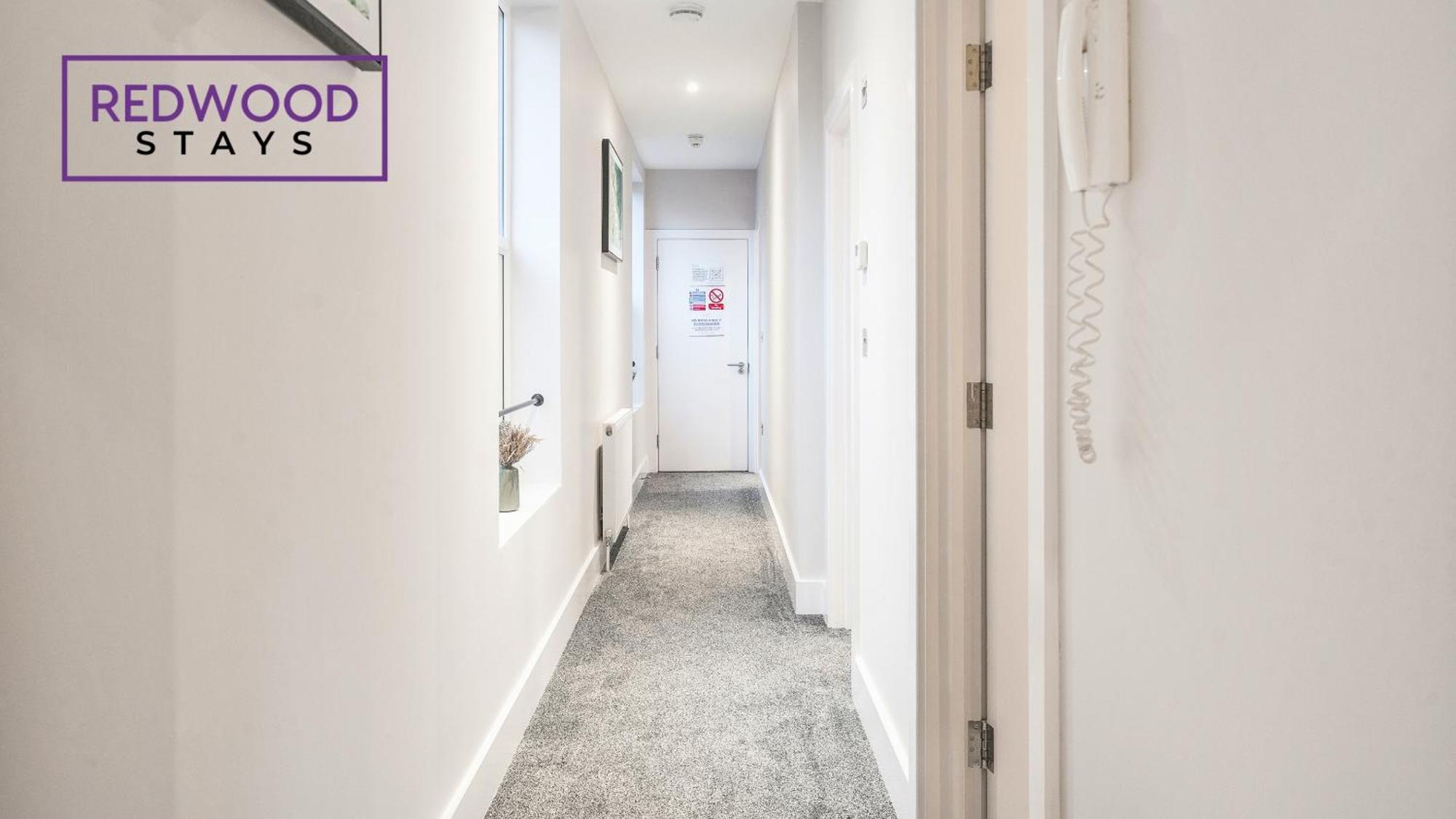 Newly Refurbished Everest Lodge Serviced Apartments For Contractors & Families, Free Wifi & Netflix By Redwood Stays Farnborough  Dış mekan fotoğraf